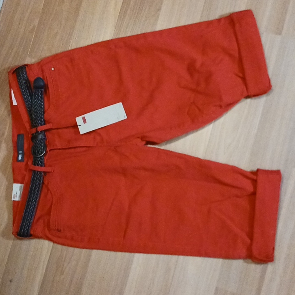 Levi electric red capris